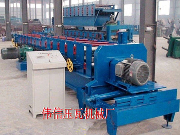 全自動飛鋸沖孔C型鋼機